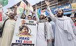 Demonstranten fordern die Erhängung von Asia Bibi. Die Protestler fordern die Todesstrafe für Asia Bibi.